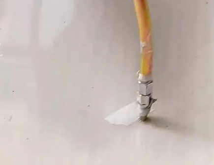 乐昌瓷砖空鼓维修公司专业解答在瓷砖铺贴过程中，如果使用的砂料过粗（如全部使用了粗砂），可能会导致以下问题
